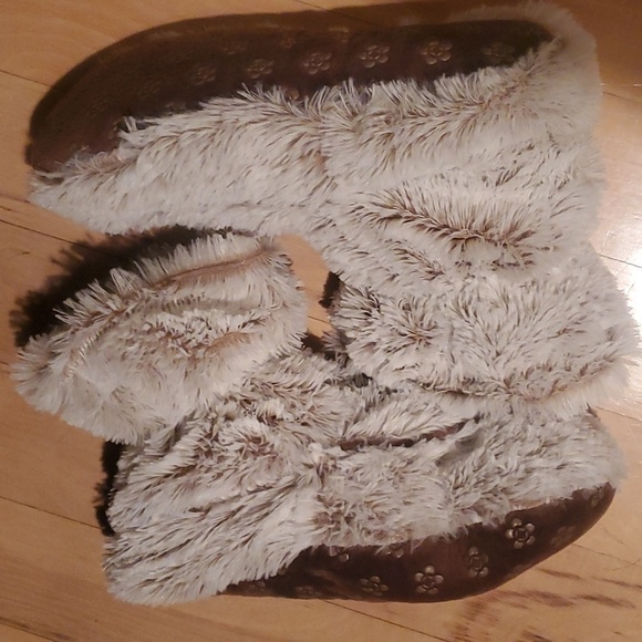 Warmies Marshmallow Brown Microwave-able Sz. 6-10 Boot Slippers - Picture 5 of 16